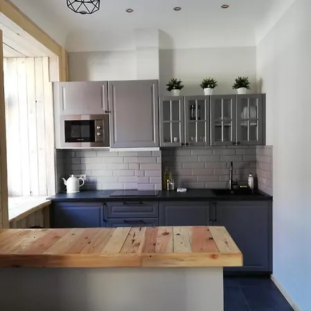 Historic Apartment With Wooden Floors In The Hearth Of Old-Town Riga *