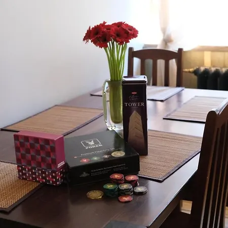 Historic With Wooden Floors In The Hearth Of Old-town ريغا