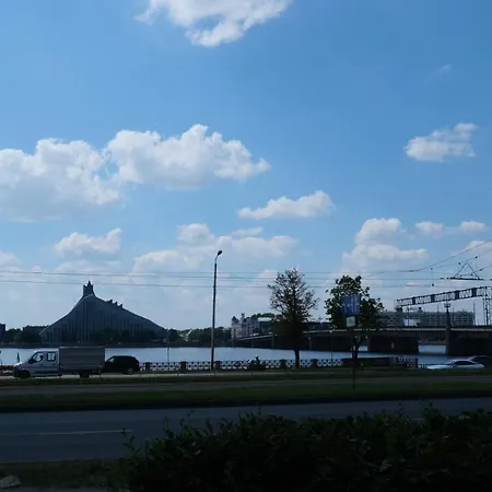Historic With Wooden Floors In The Hearth Of Old-town דירה ריגה