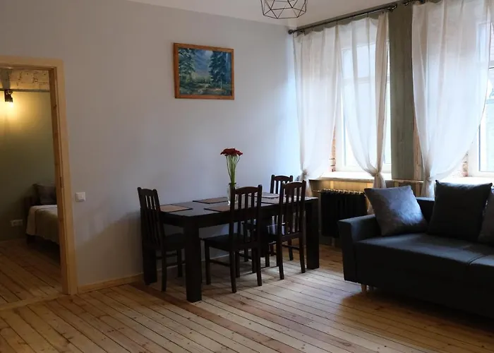 Historic With Wooden Floors In The Hearth Of Old-town Dzīvoklis *