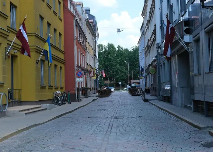 Historic With Wooden Floors In The Hearth Of Old-town Dzīvoklis *